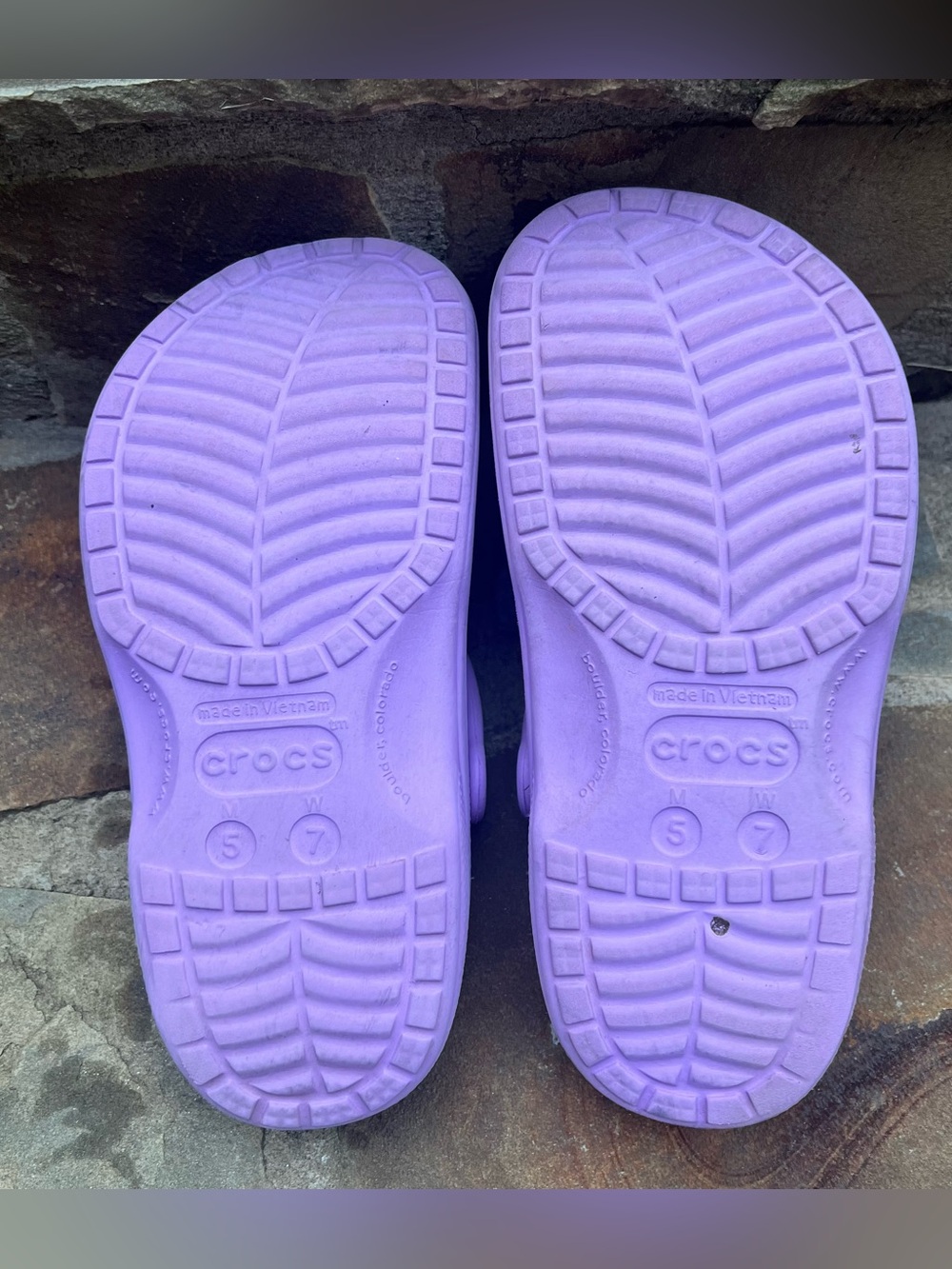 CROCS Women’s Size 7 Kids Fuzz-Lined Clog in Lavender Purple - Picture 5 of 6